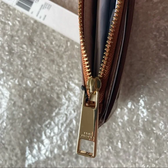 Marc Jacobs Leather Zip Top Wallet in Smoked Almond Size 3.5” L x 5” W x .5” D - Picture 11 of 13